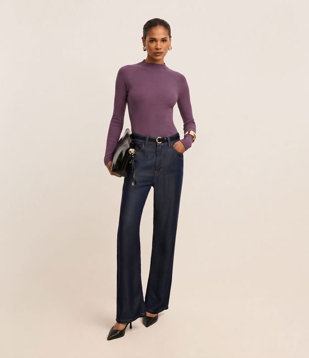 Blusa Básica en Viscosa con Cuello Alto y Sisa Raglán