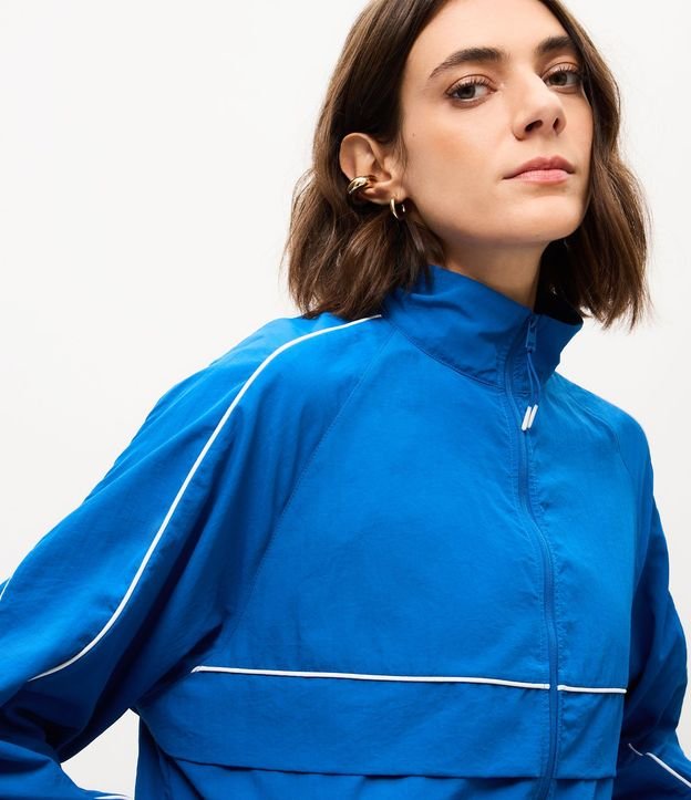 Campera Oversized Deportiva en Microfibra con Detalle Contrastante 3