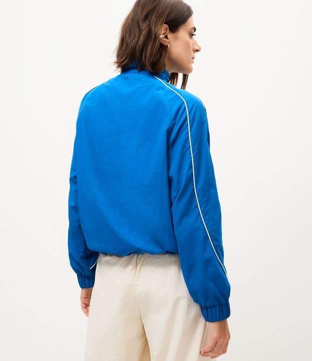 Campera Oversized Deportiva en Microfibra con Detalle Contrastante 4