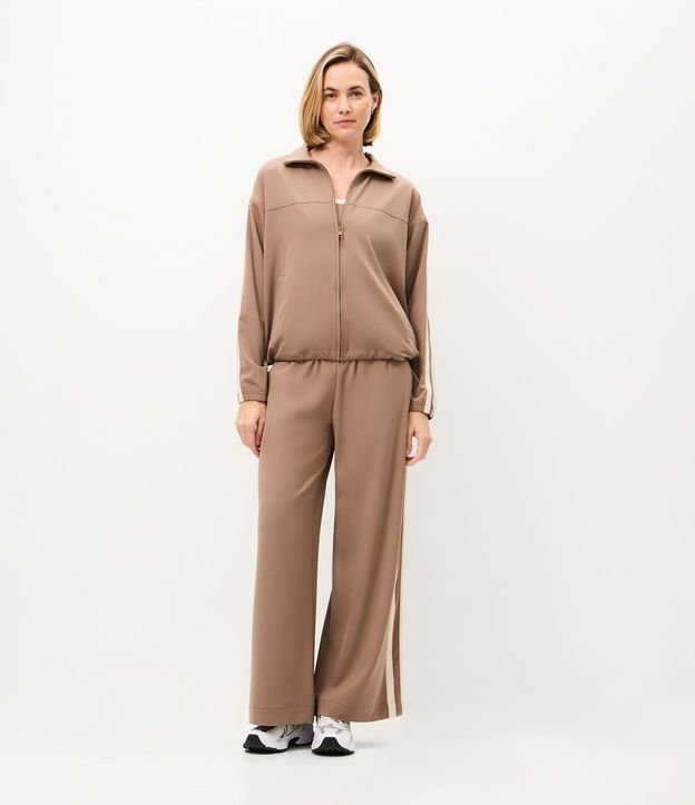 Campera Oversized Deportiva en Microfibra con Recortes Contrastantes 3