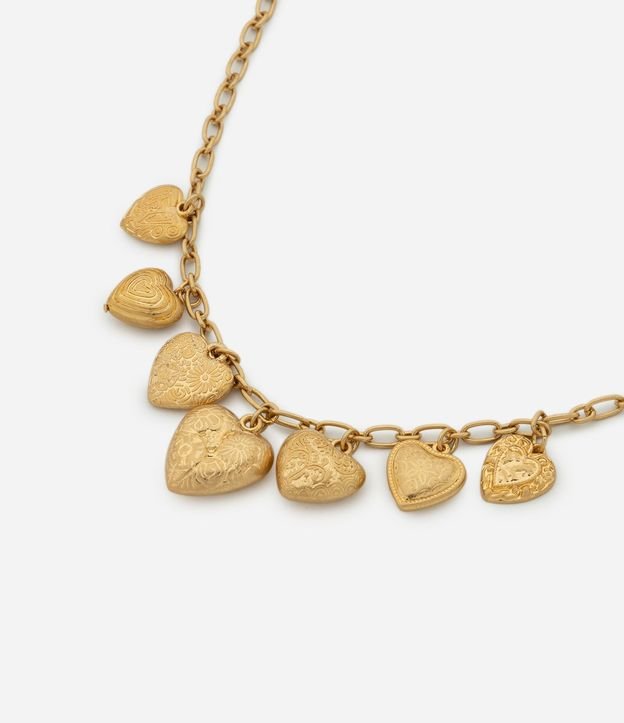 Collar Corto con Colgantes de Corazón Texturizados