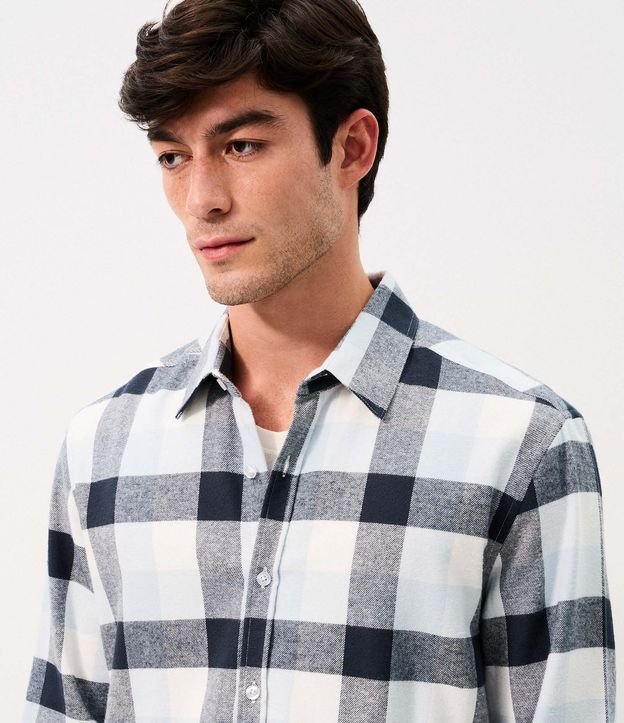 Camisa Comfort en Algodón con Estampado de Cuadros y Mangas Largas 4
