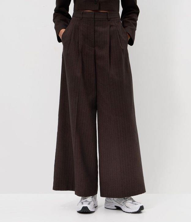 Pantalón Amplio Sastre con Pliegues Delanteros 2
