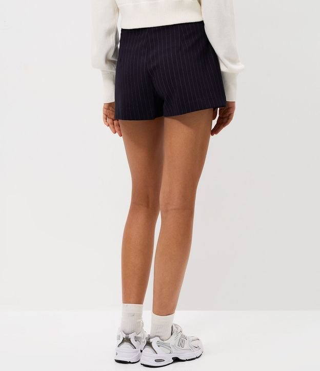 Short Pollera Sastre en Punto Roma con Cinturón Lateral y Raya de Tiza 4