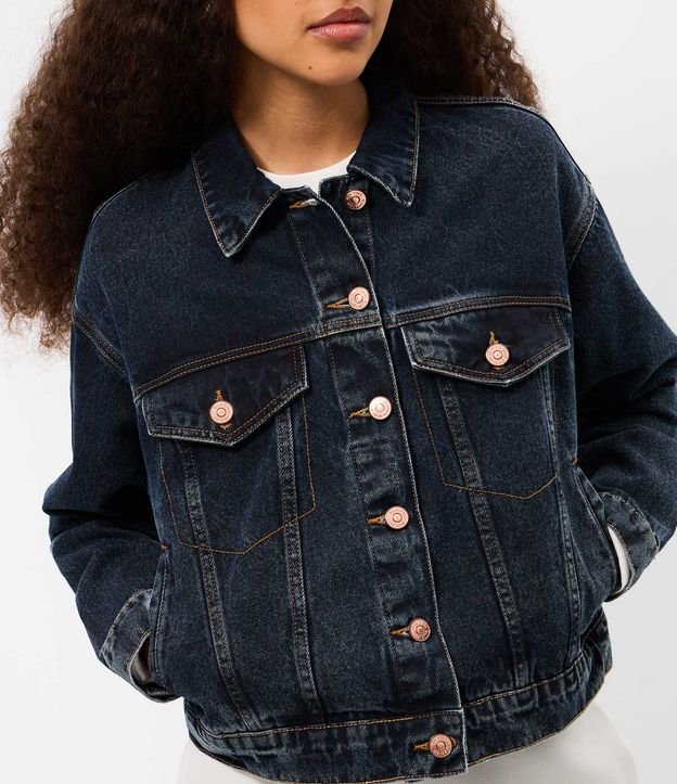 Campera Boxy en Jeans con Bolsillos y Recortes 3
