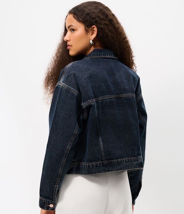 Campera Boxy en Jeans con Bolsillos y Recortes 4