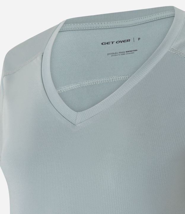 Remera Deportiva en Microfibra Agujerada con Ruedo Mullet 6