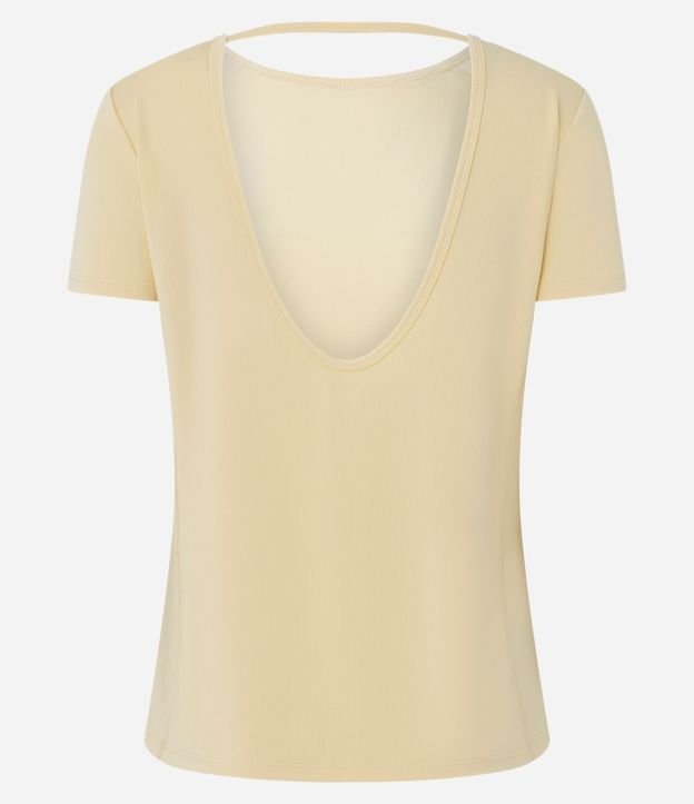 Remera en Microfibra con Escote en la Espalda 7