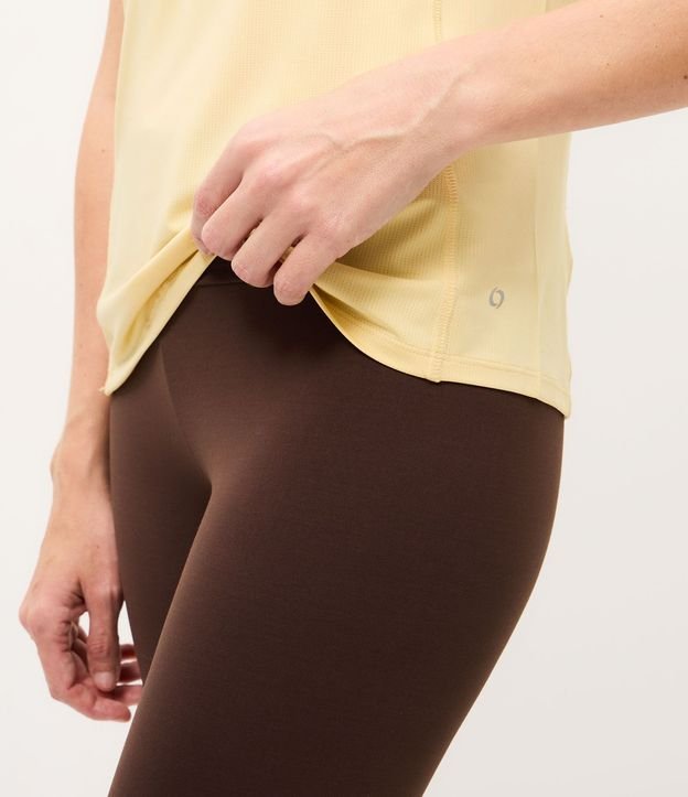 Remera en Microfibra con Escote en la Espalda 3