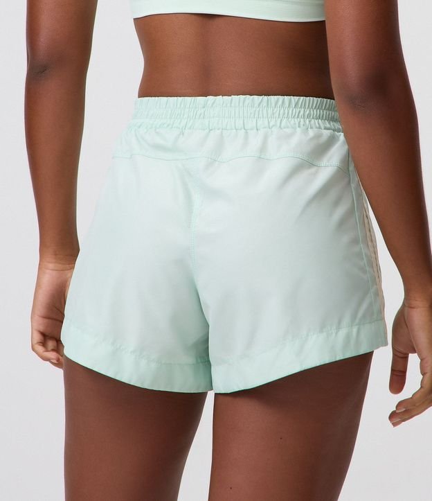 Bermuda Runner Deportiva con Rayas Laterales 4