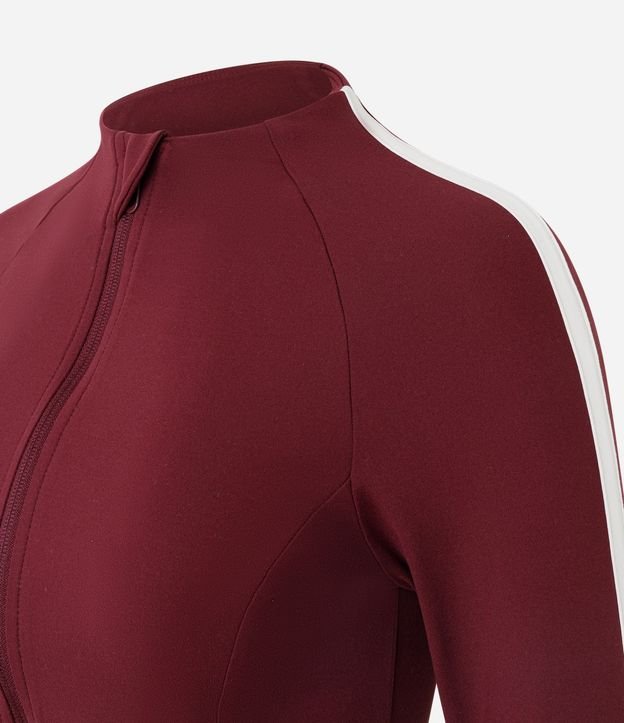 Campera Deportiva Justa en Microfibra con Bolsillos y Raya Contrastante 6