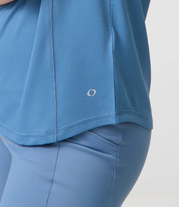 Remera Deportiva en Microfibra Texturizada 4