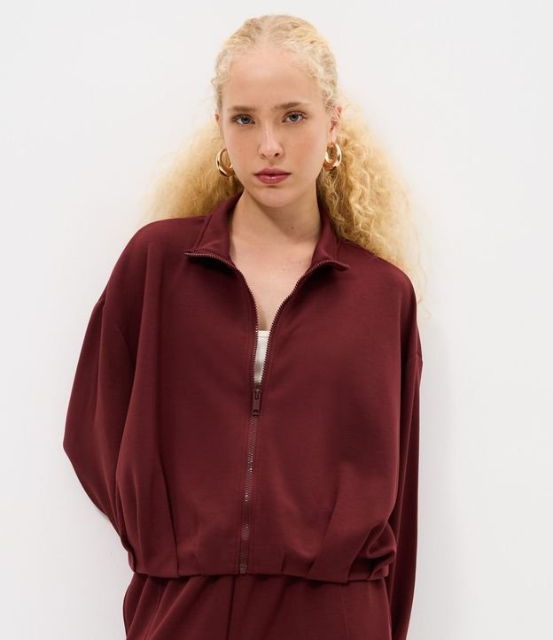 Campera en Modal con Cuello Alto y Pliegues en el Ruedo 3