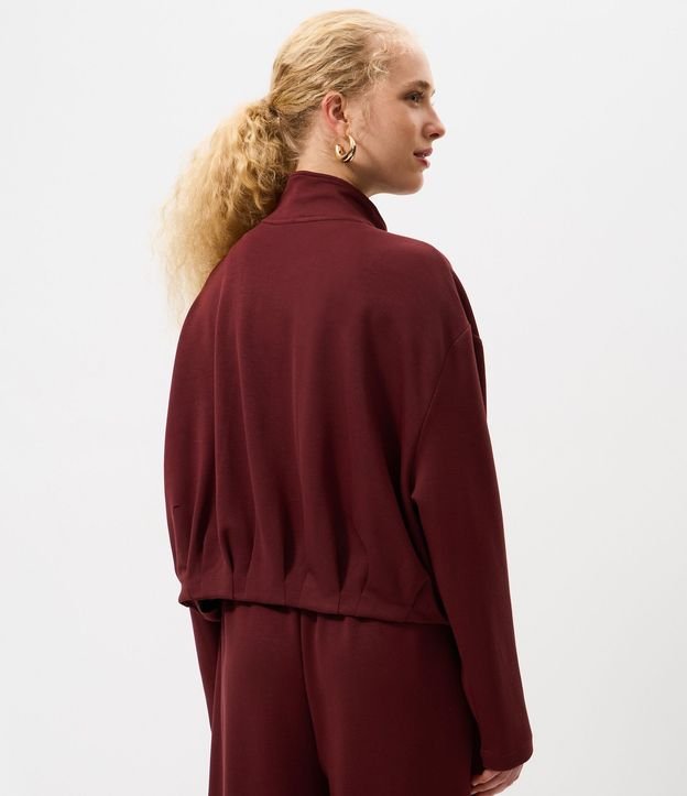 Campera en Modal con Cuello Alto y Pliegues en el Ruedo 4