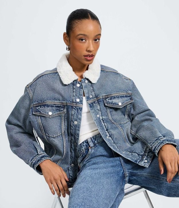 Campera Trucker en Jeans con Cuello Sherpa