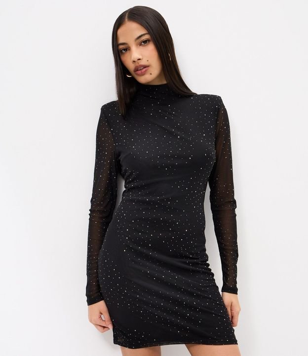 Vestido Corto en Tule con Brillos y Abertura en la Espalda