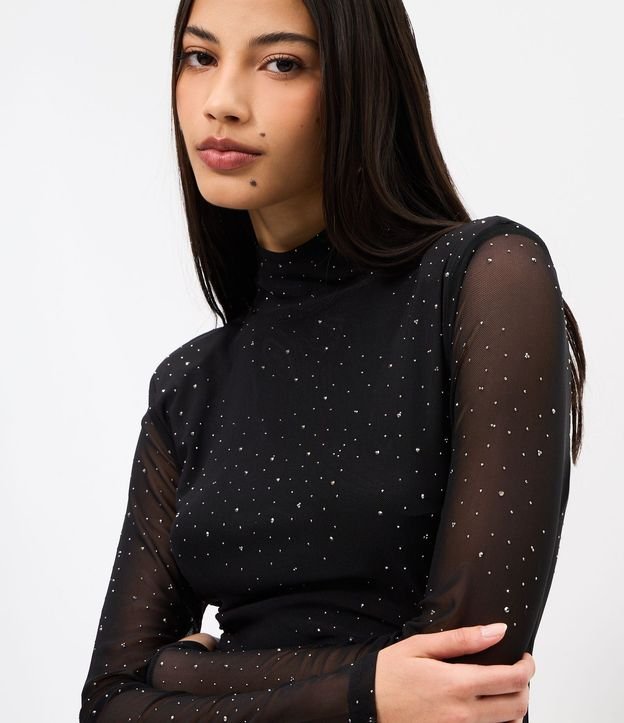 Vestido Corto en Tule con Brillos y Abertura en la Espalda 3