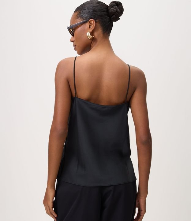 Blusa en Satén con Encaje Floral Aplicado 4