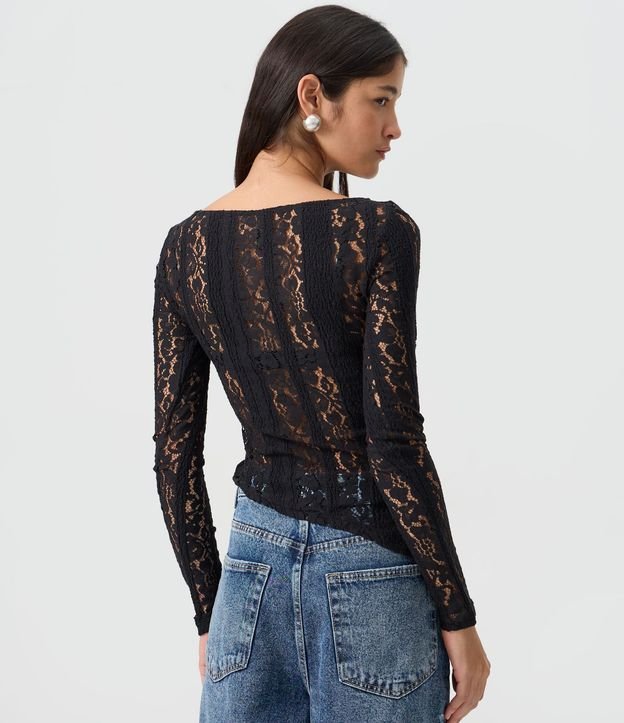 Blusa Asimétrica Manga Larga en Encaje con Fruncido Lateral 4