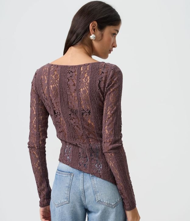 Blusa Asimétrica Manga Larga en Encaje con Fruncido Lateral 4