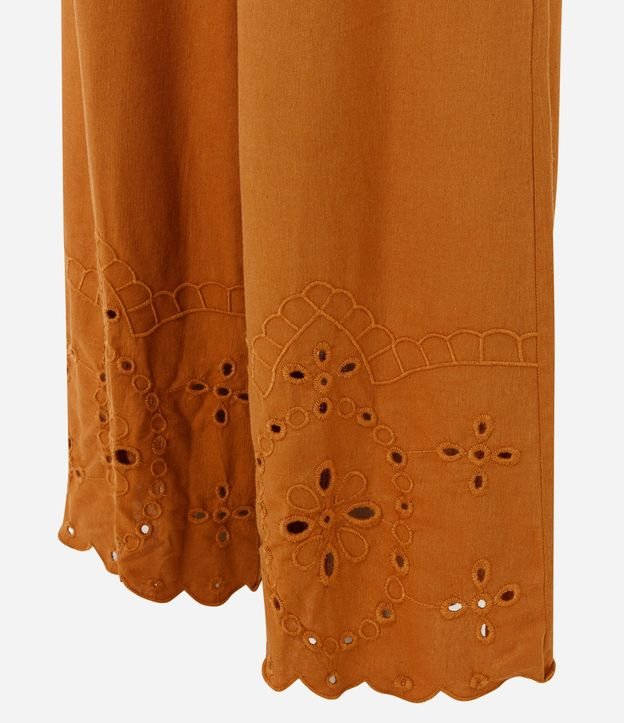 Pantalón Pantacourt en Laise con Bordado Cutout en el Bajo 7
