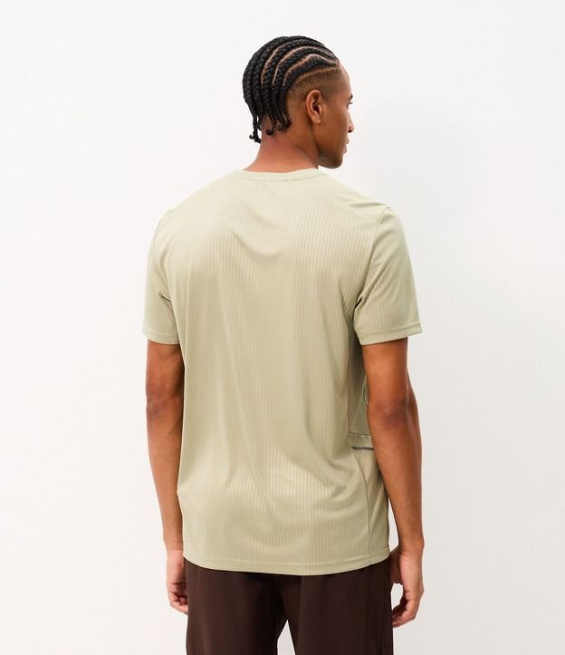 Remera Deportiva Regular con Tecnologia Dry 4