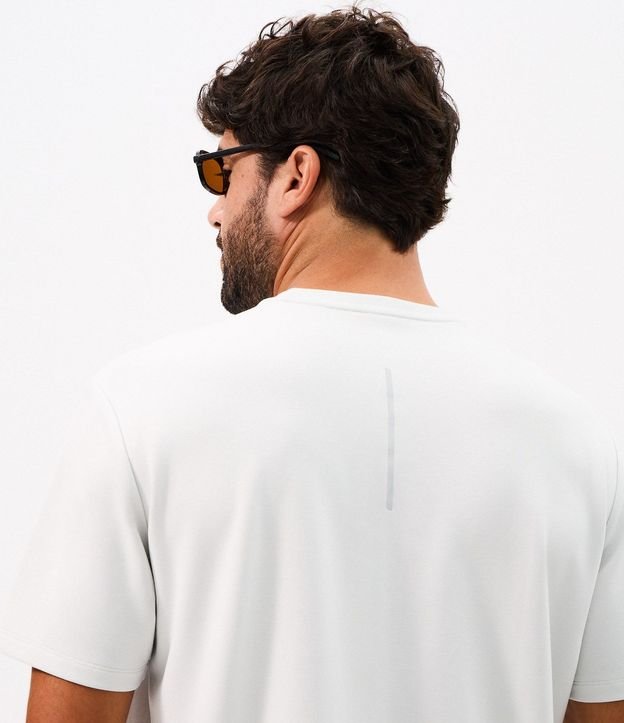 Remera Comfort Deportiva en Tech Fleece con Tecnologia Dry 3