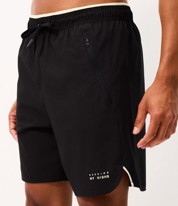 Bermuda Deportiva en Ripstop con Bolsillos Funcionales y Estampa Localizada 7