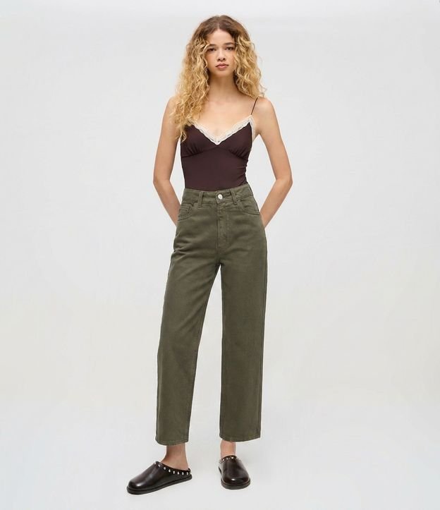 Pantalón Recto Cropped en Sarga con Trabillas en la Cintura 2