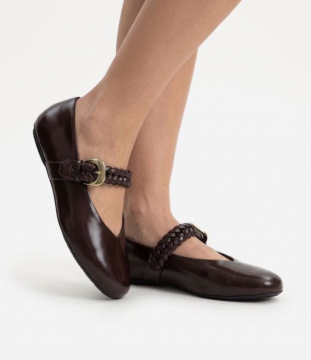 Zapatilla en PU con Tira de Trenza Ajustable