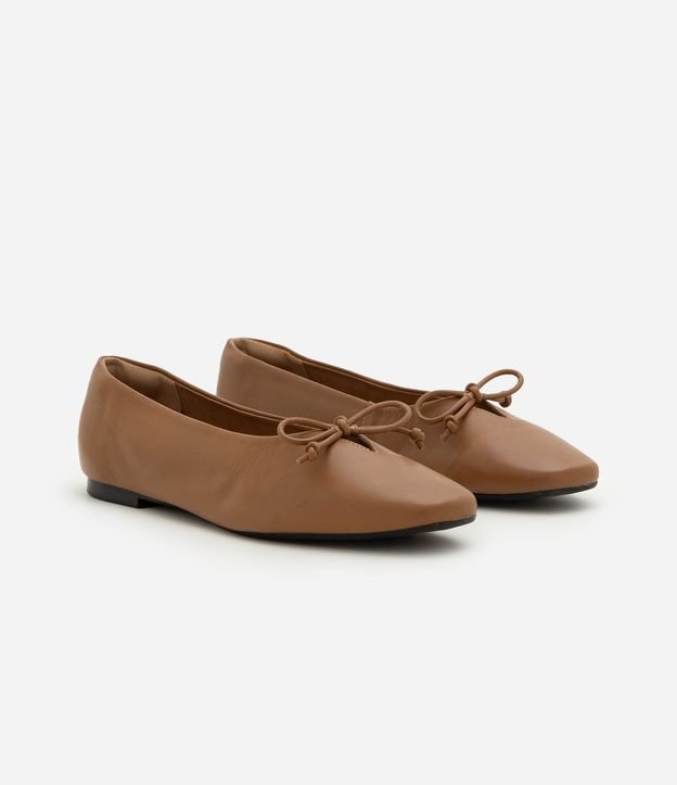 Zapatilla en Cuero con Mini Lazo en Parte Superior 2