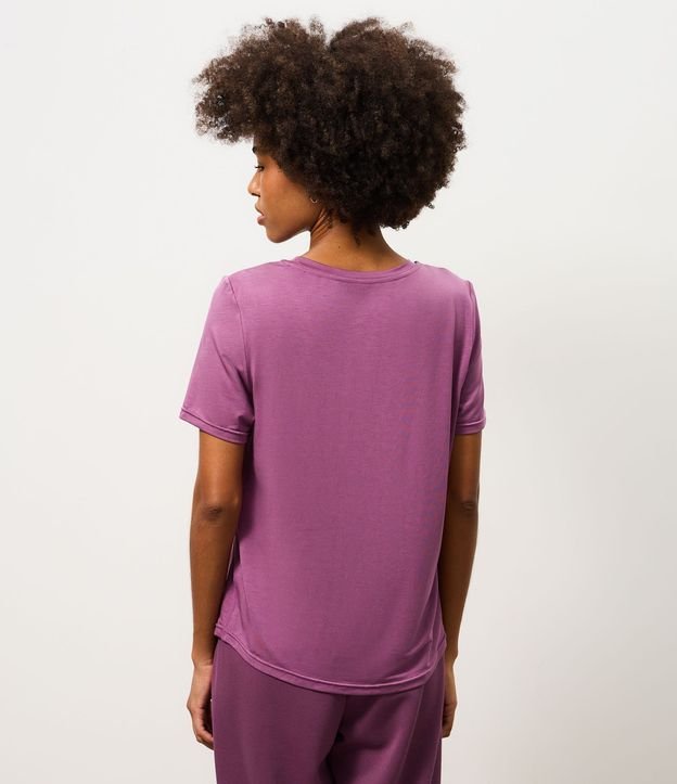 Remera Deportiva en Microfibra con Toque Suave 4
