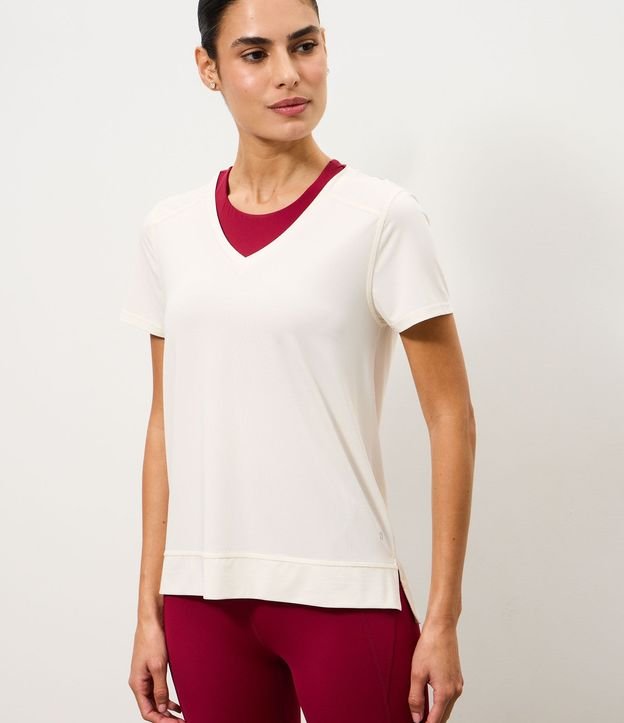 Remera Deportiva en Microfibra Agujerada con Ruedo Mullet