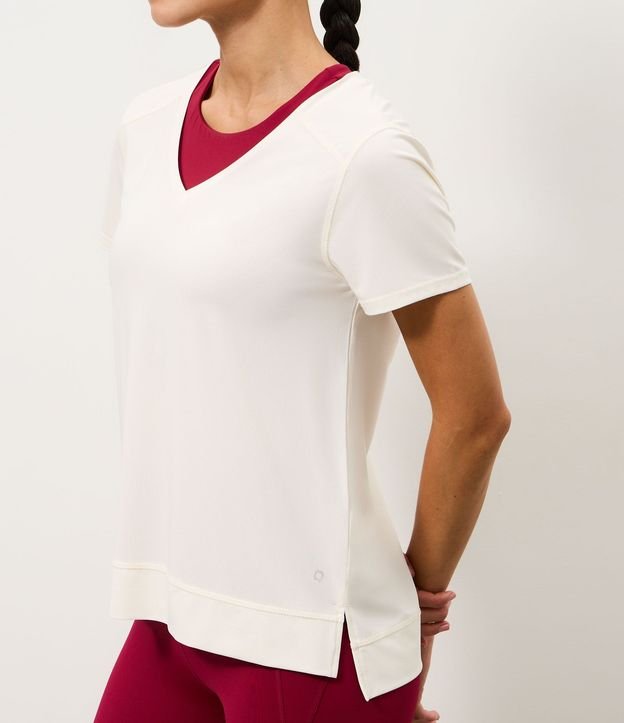 Remera Deportiva en Microfibra Agujerada con Ruedo Mullet 3