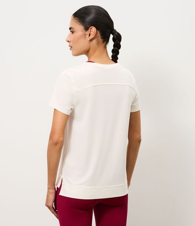 Remera Deportiva en Microfibra Agujerada con Ruedo Mullet 4