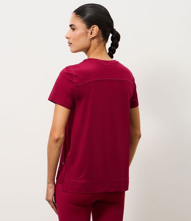 Remera Deportiva en Microfibra Agujerada con Ruedo Mullet 4