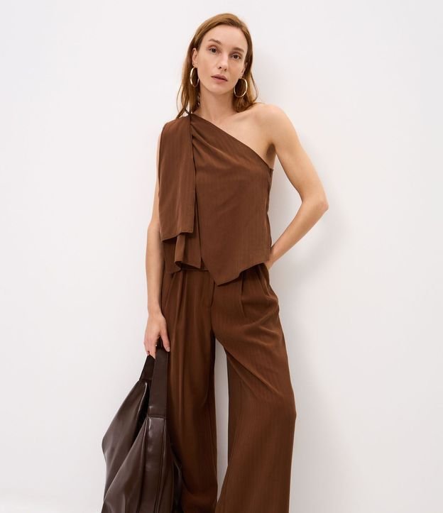Pantalón Recto con Pliegues Delanteros 2