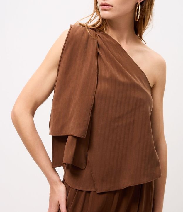 Blusa Amplia con Un Hombro Único 3
