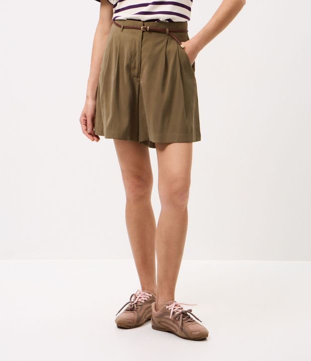 Short Suelto con Cinturón Fino en Rafia 3
