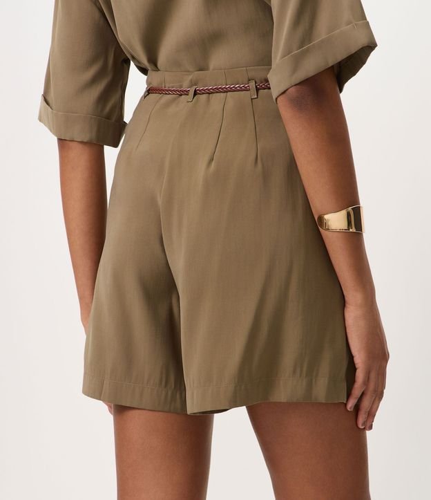 Short Suelto con Cinturón Fino en Rafia 5