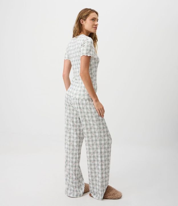 Pijama Largo en Peach Touch con Estampa de Cuadros y Flores 4
