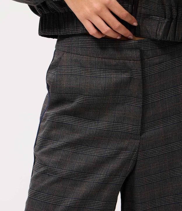 Pantalón Recto Sastre con Estampado de Cuadros y Detalles Laterales 3