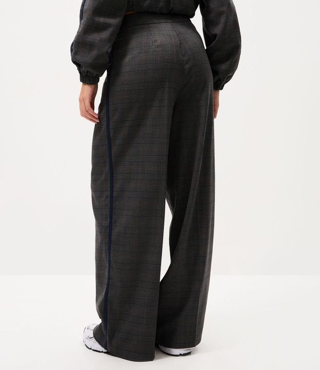 Pantalón Recto Sastre con Estampado de Cuadros y Detalles Laterales 4