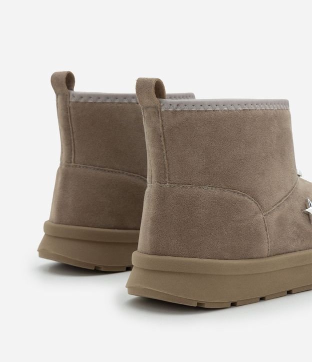 Bota Infantil Comfy con Pins Decorativos y Pelitos – Talle 28 a 34 2