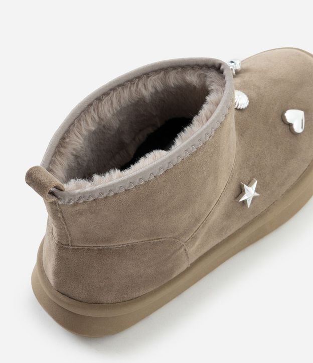 Bota Infantil Comfy con Pins Decorativos y Pelitos – Talle 28 a 34 4
