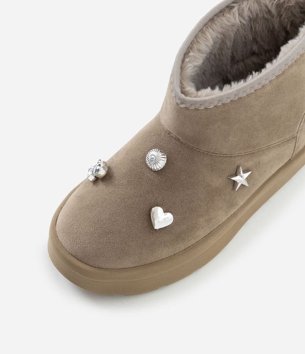 Bota Infantil Comfy con Pins Decorativos y Pelitos – Talle 28 a 34 6