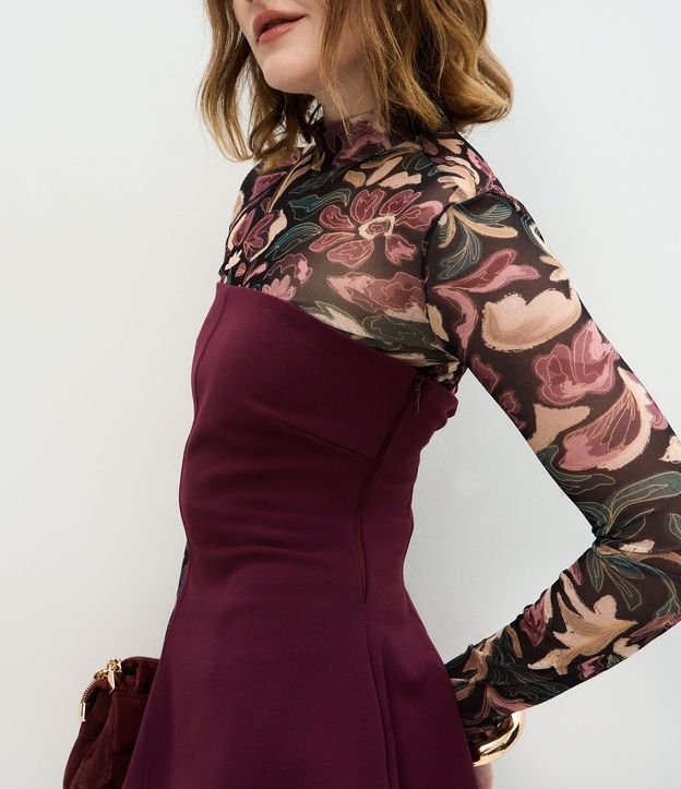 Blusa Sin Breteles en Crepé con Ruedo Peplum 3