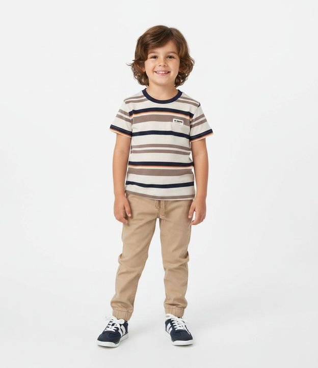 Remera Comfort Infantil Rayada con Pach Aplicado – Talle 1 a 6 años