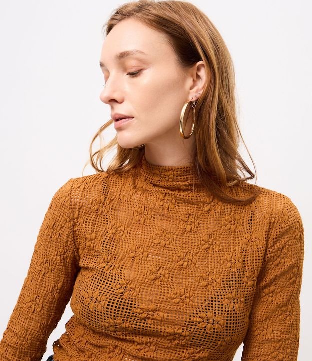 Blusa Regular en Encaje Floral con Textura Perforada 3