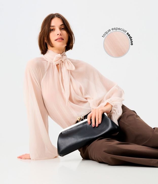 Blusa Amplia en Chiffon con Cuello Lazo y Recortes Vazados